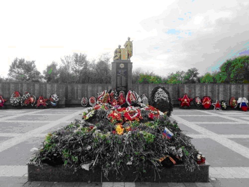 Братская могила на гражданском кладбище в г. Крымске.